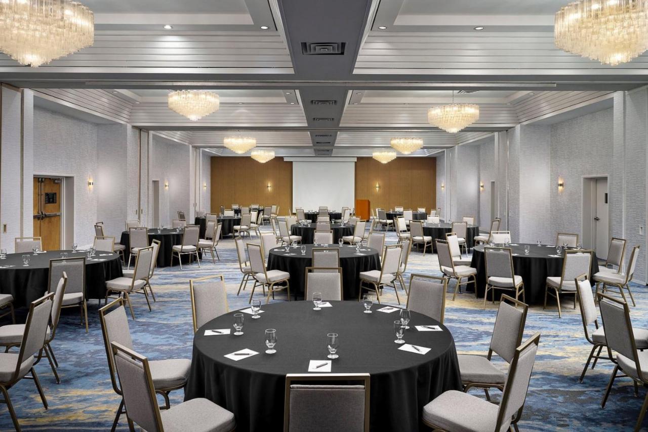 Sheraton Grand Rapids Airport Hotel Cascade Dış mekan fotoğraf