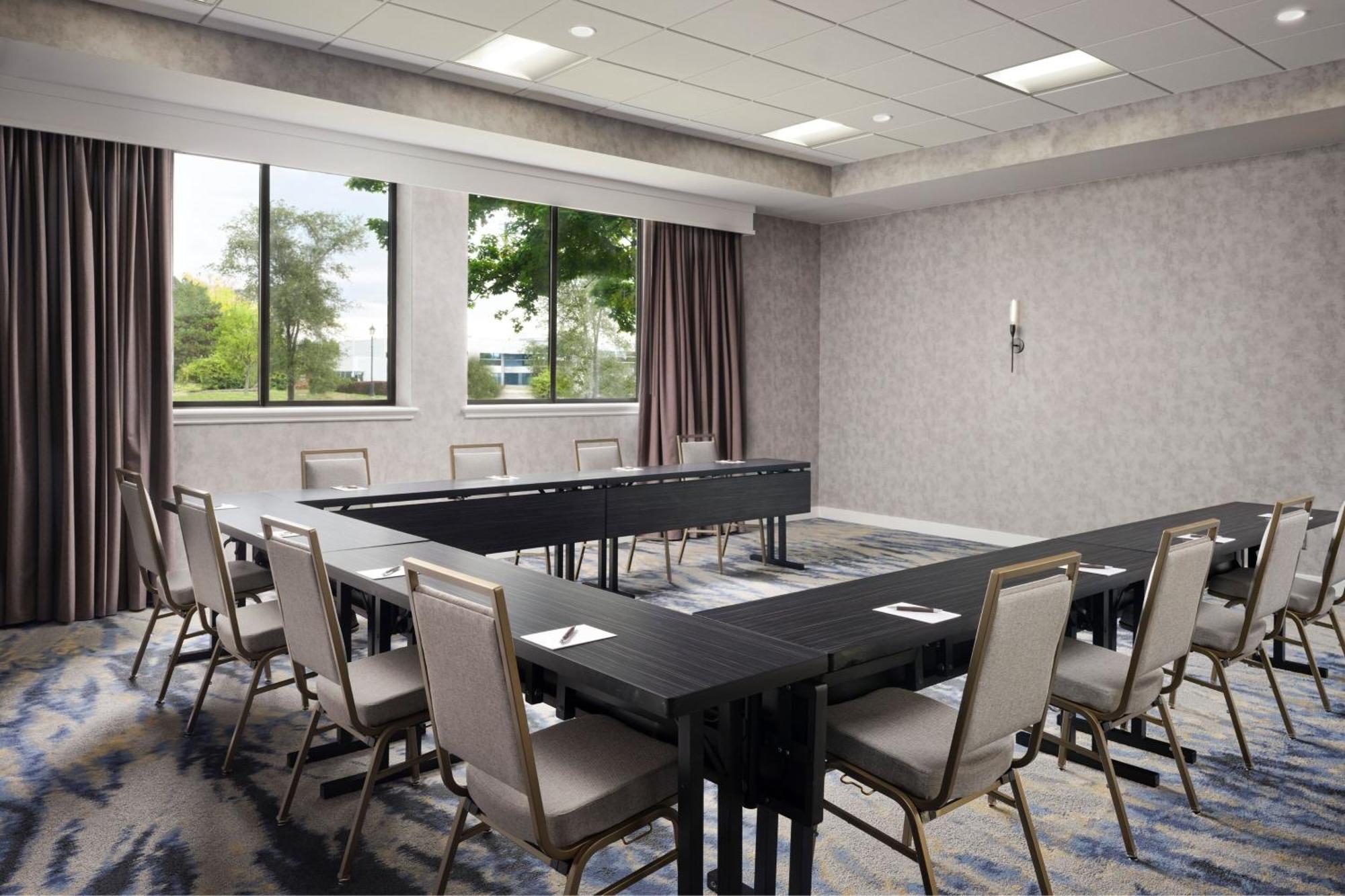 Sheraton Grand Rapids Airport Hotel Cascade Dış mekan fotoğraf