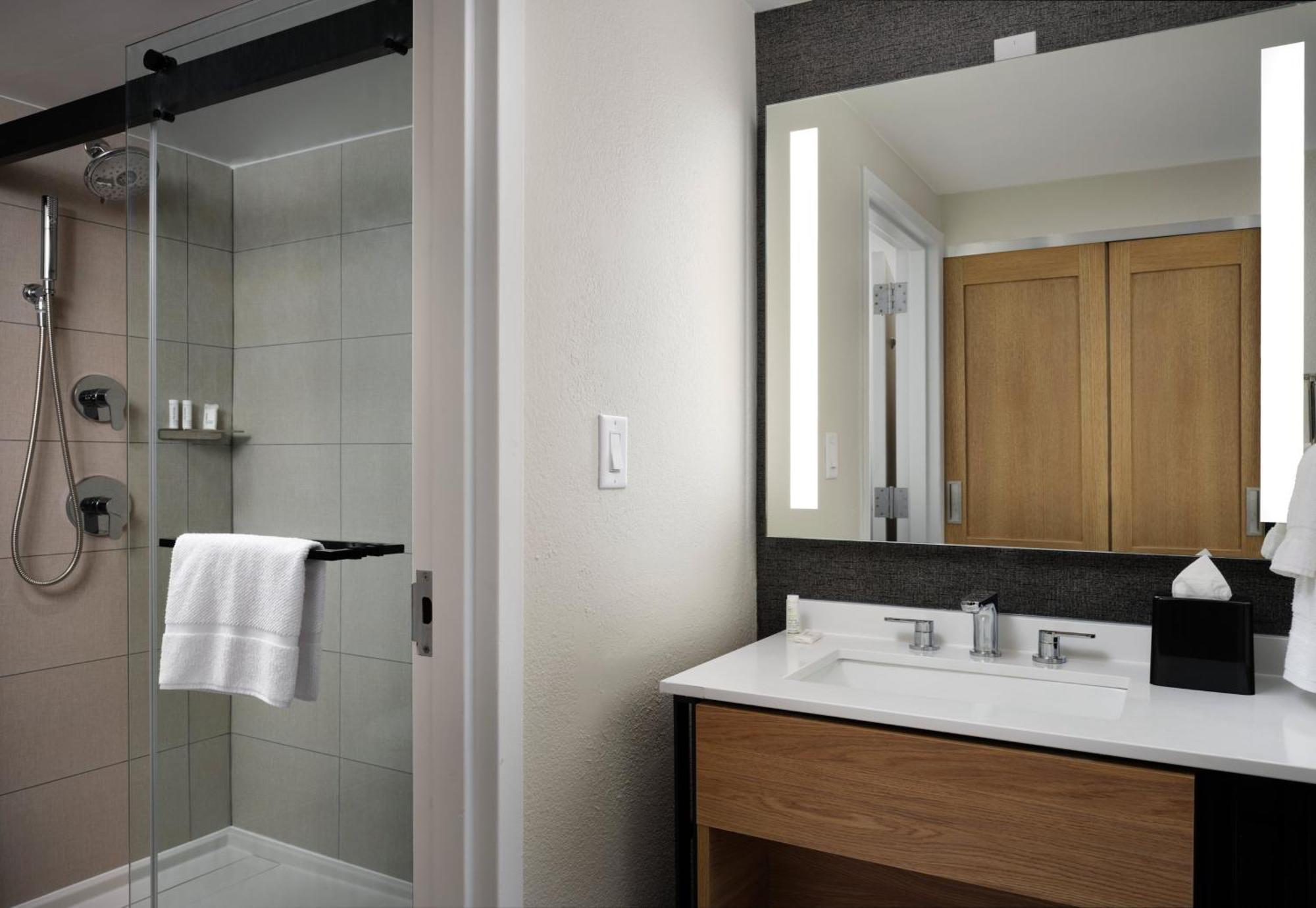 Sheraton Grand Rapids Airport Hotel Cascade Dış mekan fotoğraf